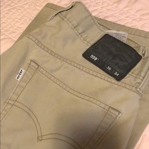 Great condition men’s Levi’s khakis W36 L34